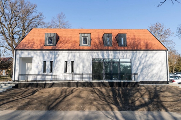 felújított épület